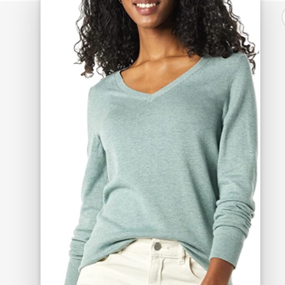 NWT Heathered Classic V Neck Sweater
